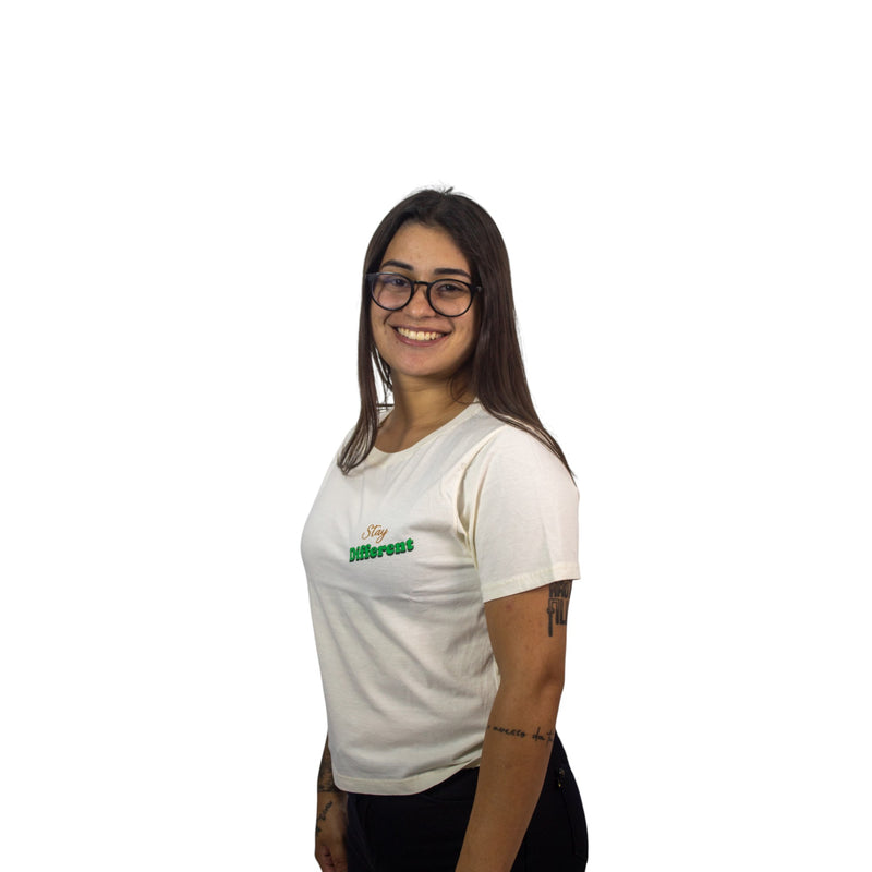 Camiseta Stay different