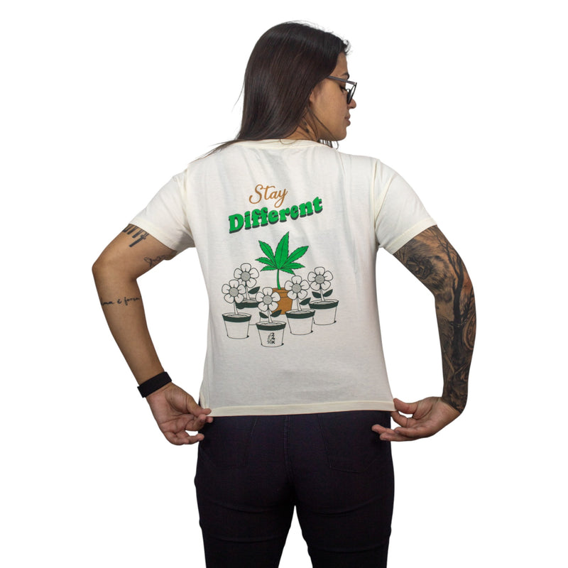 Camiseta Stay different