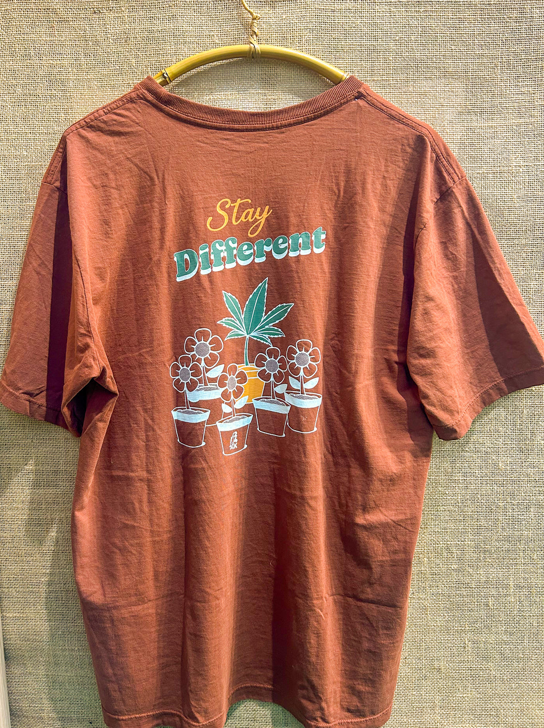 CAMISETA Stay different