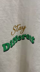 Camiseta Stay different